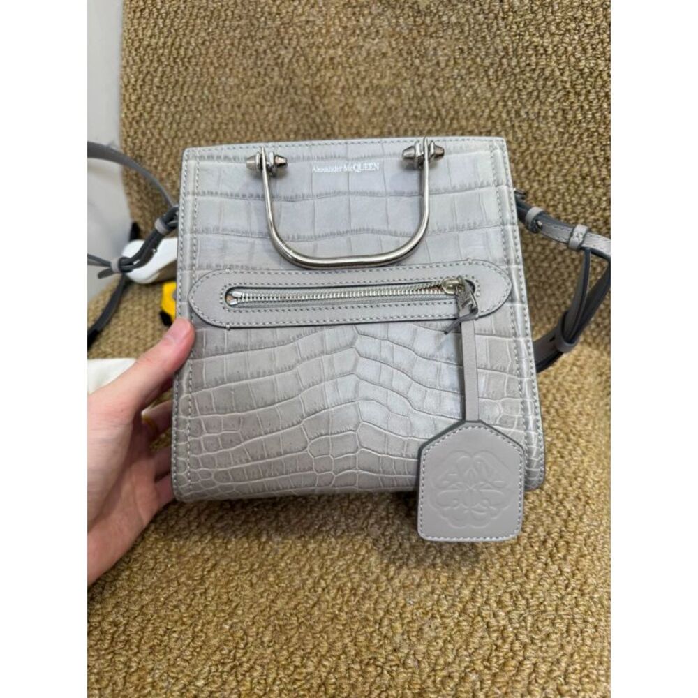 Alexander Mcqueen Women Pre-Loved Bag Very Good Condition